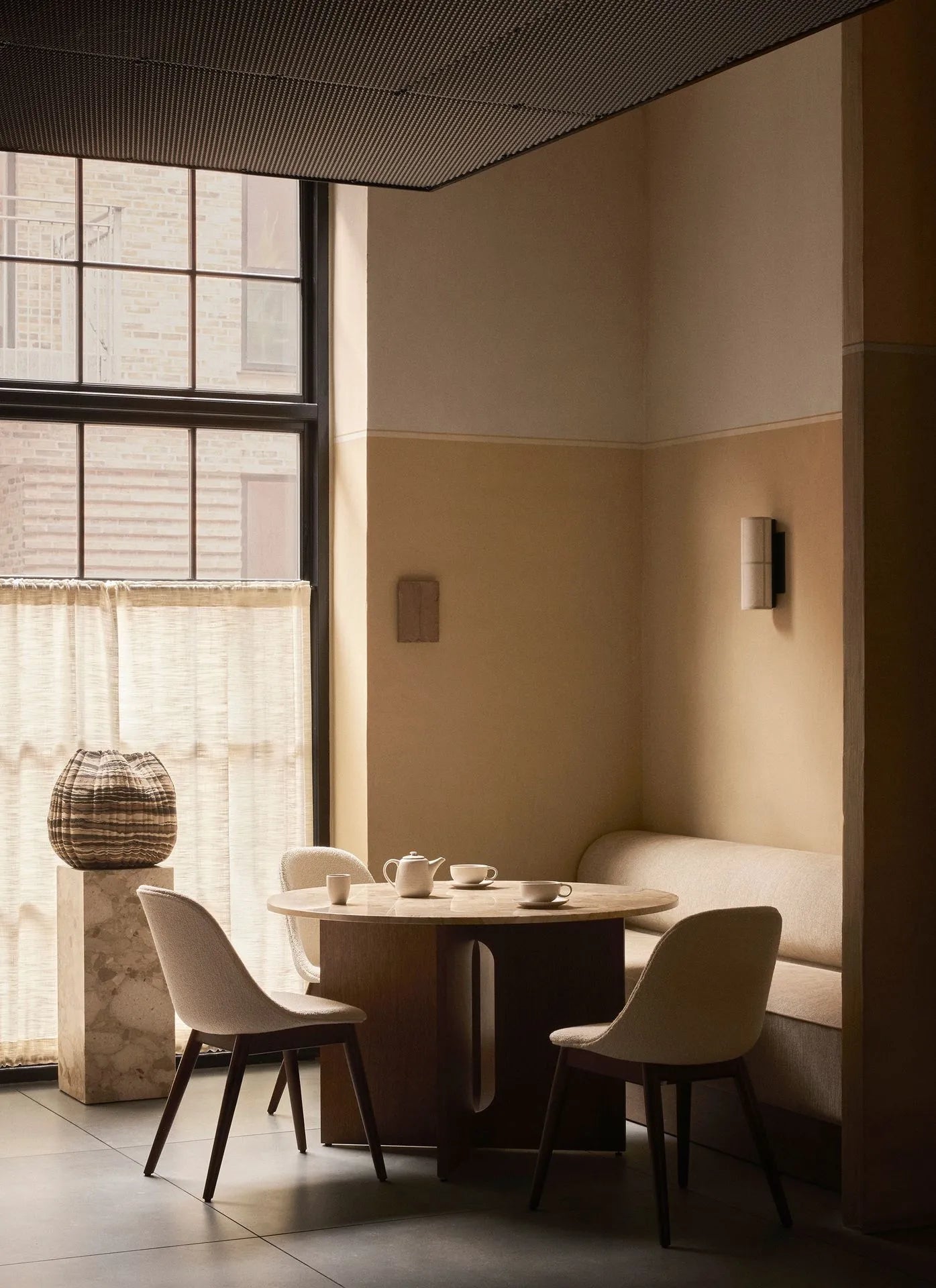 Androgyne Dining Table