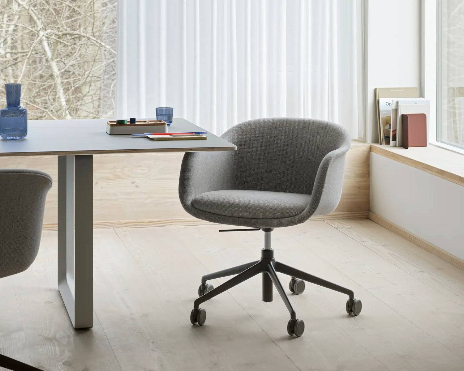 Fiber Conference Armchair Swivel Base with Castors