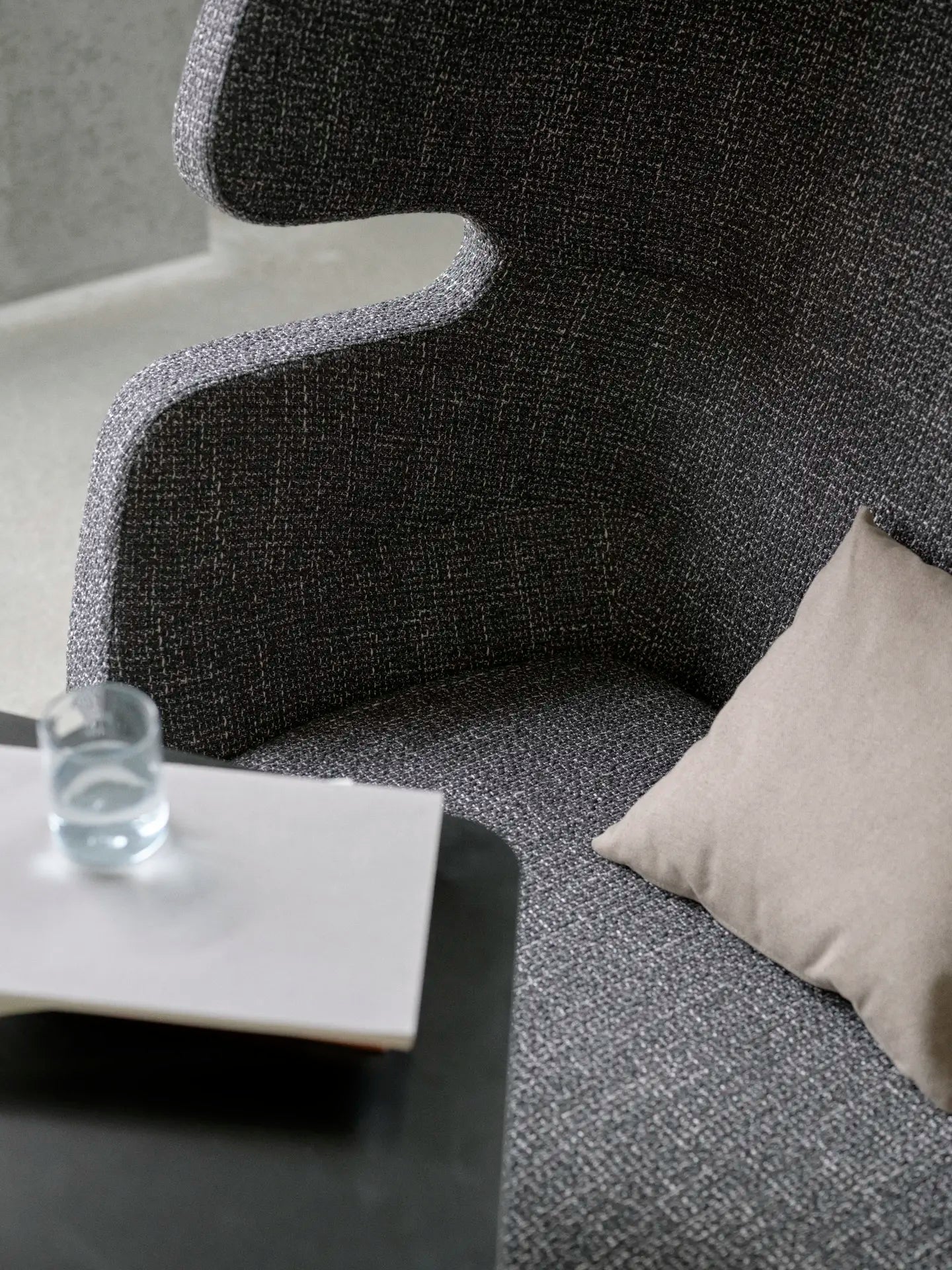 Moai Sofa