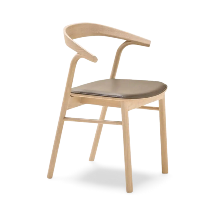 Siège En Makil Dans Une Chaise En Tissu