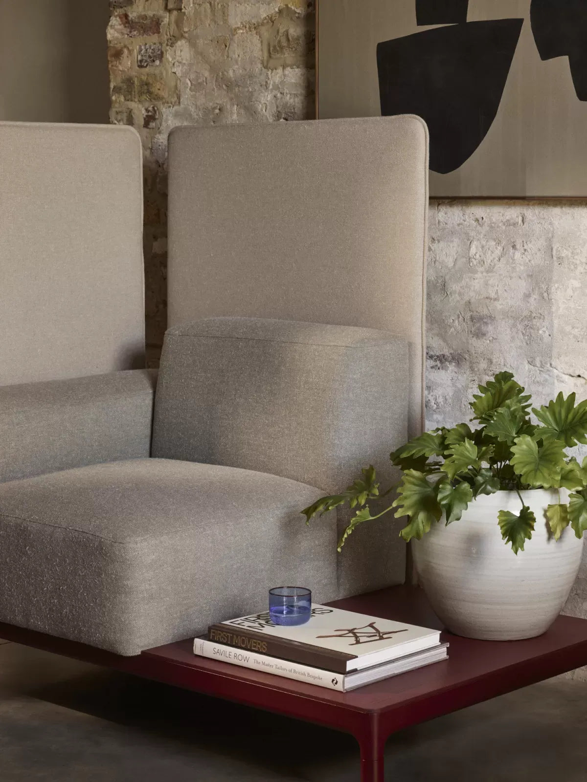 Edge Free - Seat with Table on Right