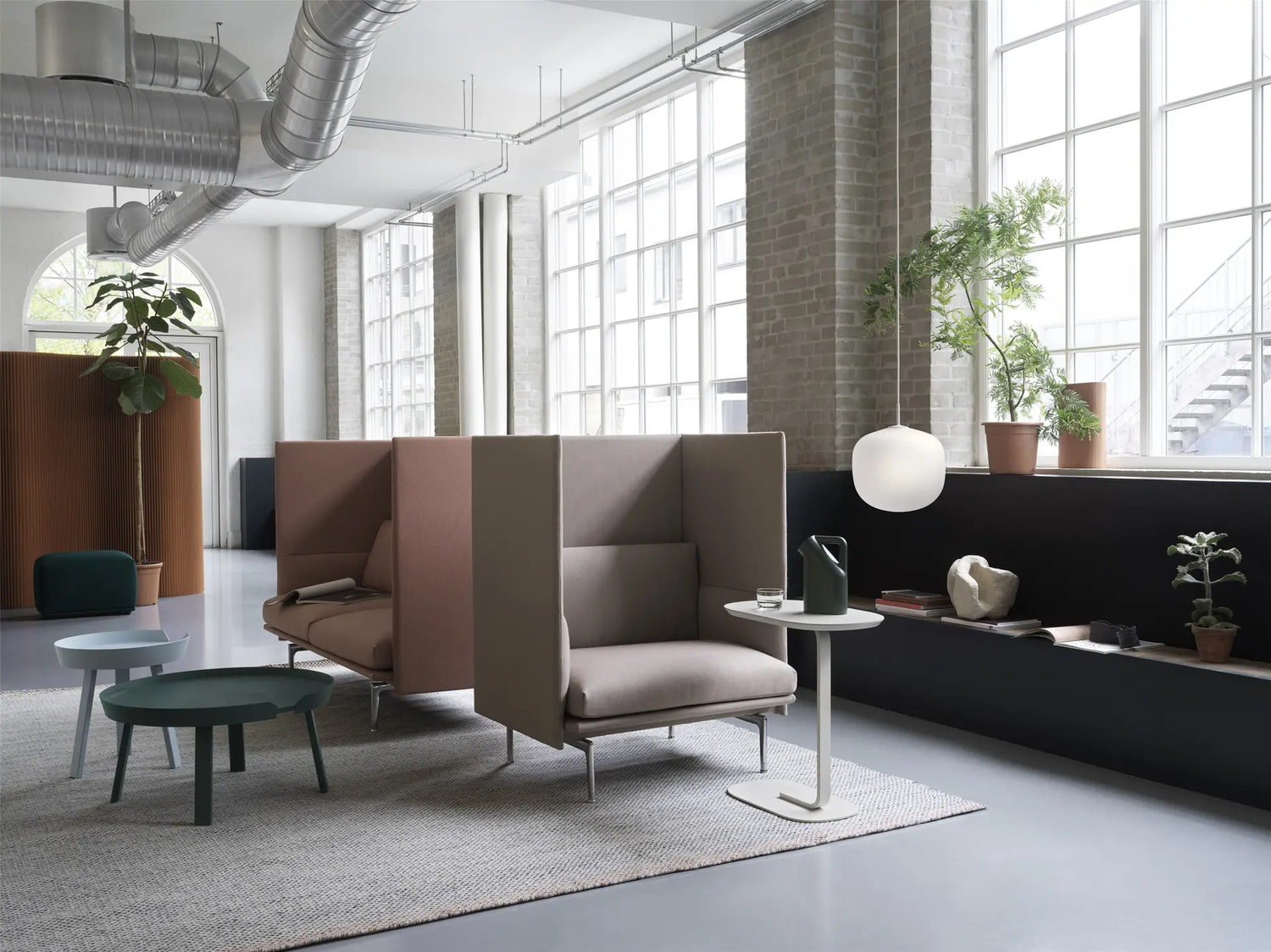 Outline Highback Sofa 100 1-Seater - Black Base