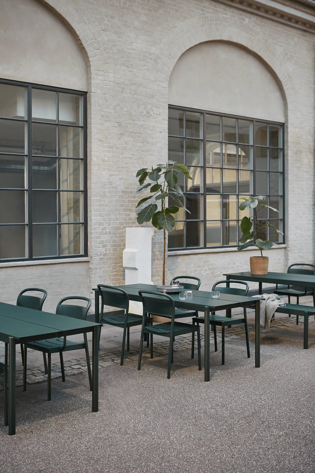 Chaise de Table Linear en Acier 