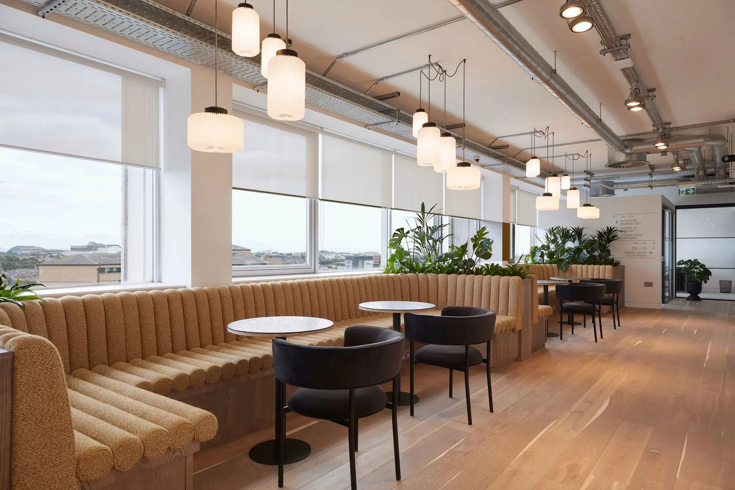 Café Round Table