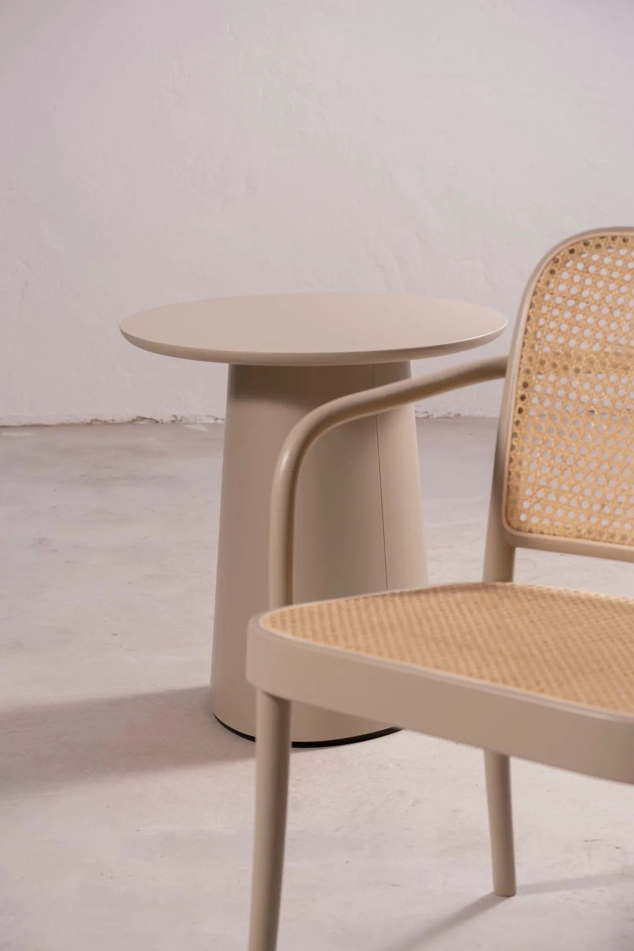 P.o.v. Table 473 - Solid Wood