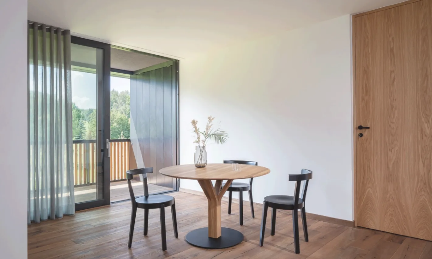 Table Bloom 271