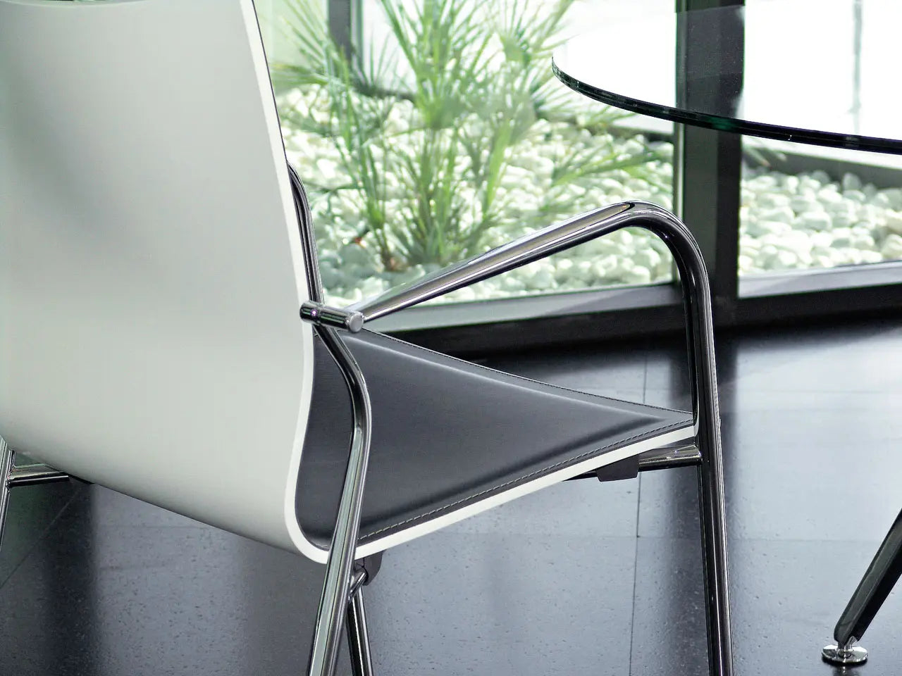 Ikara 4 Legs Leather without Armrest
