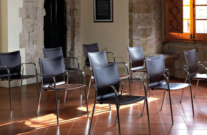 Ikara 4 Legs Leather with Armrest
