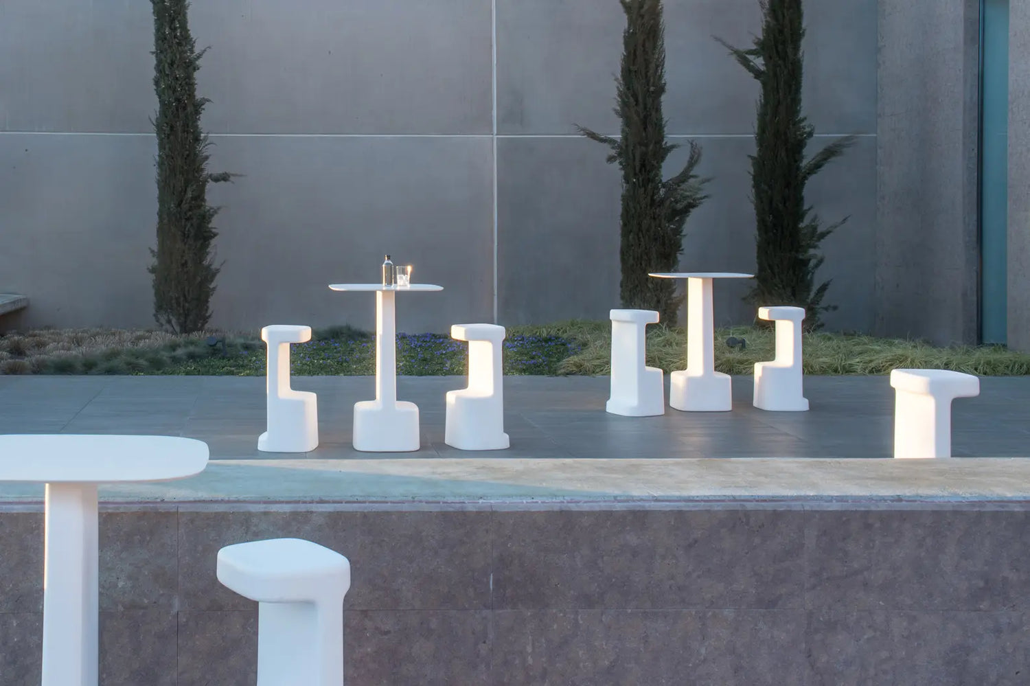 Serif 860 - Outdoor Barstool