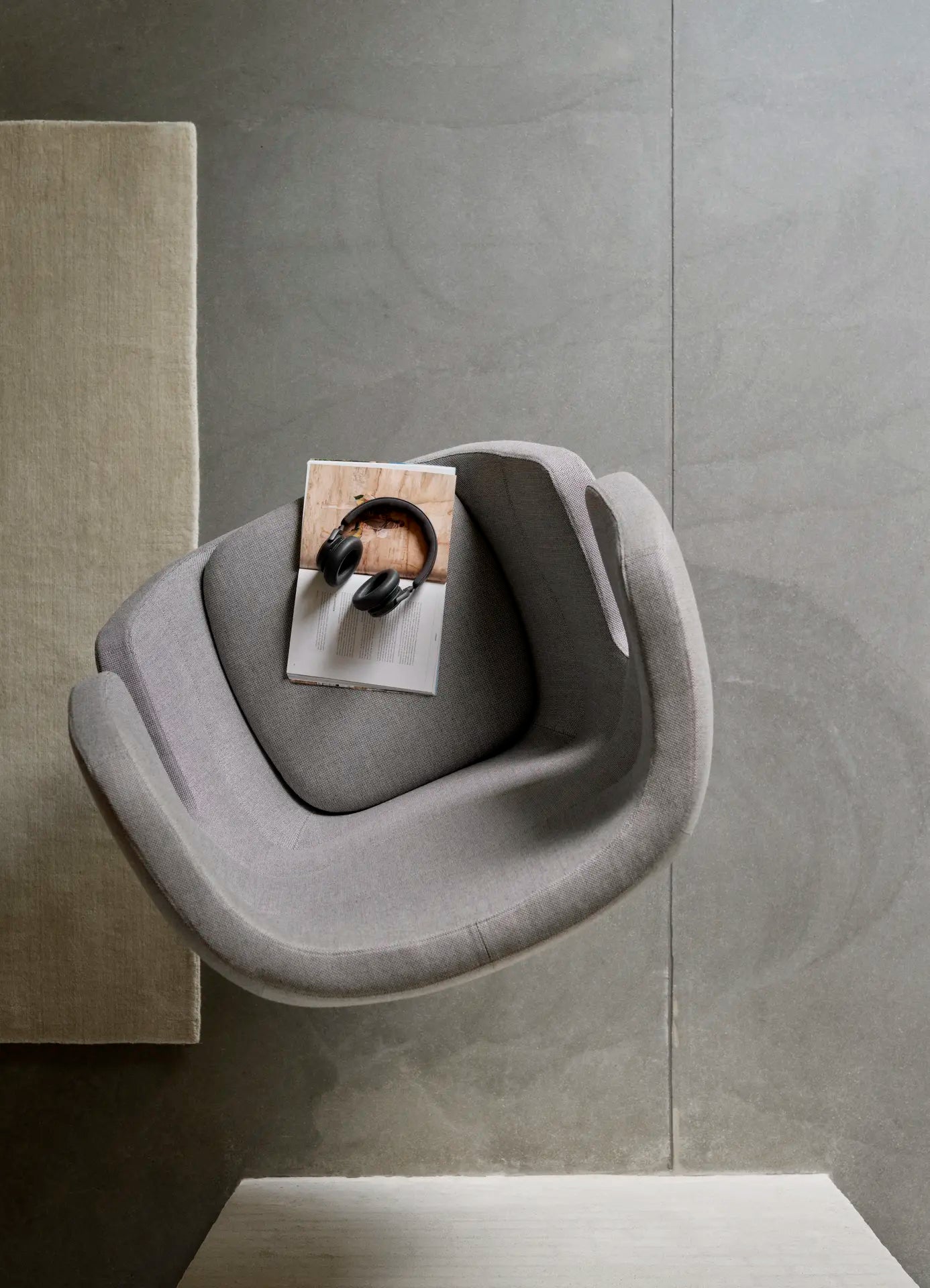 Moai Swivel Chair