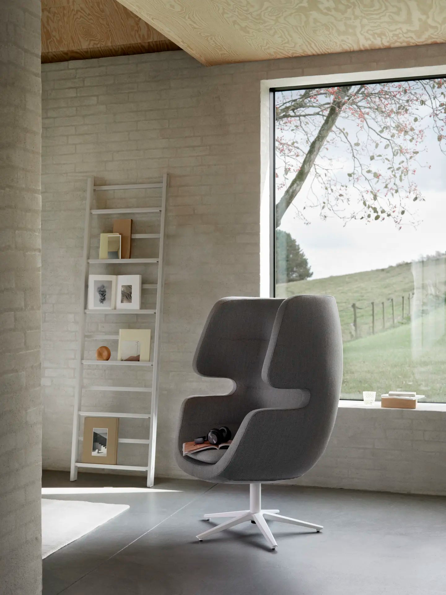 Moai Swivel Chair