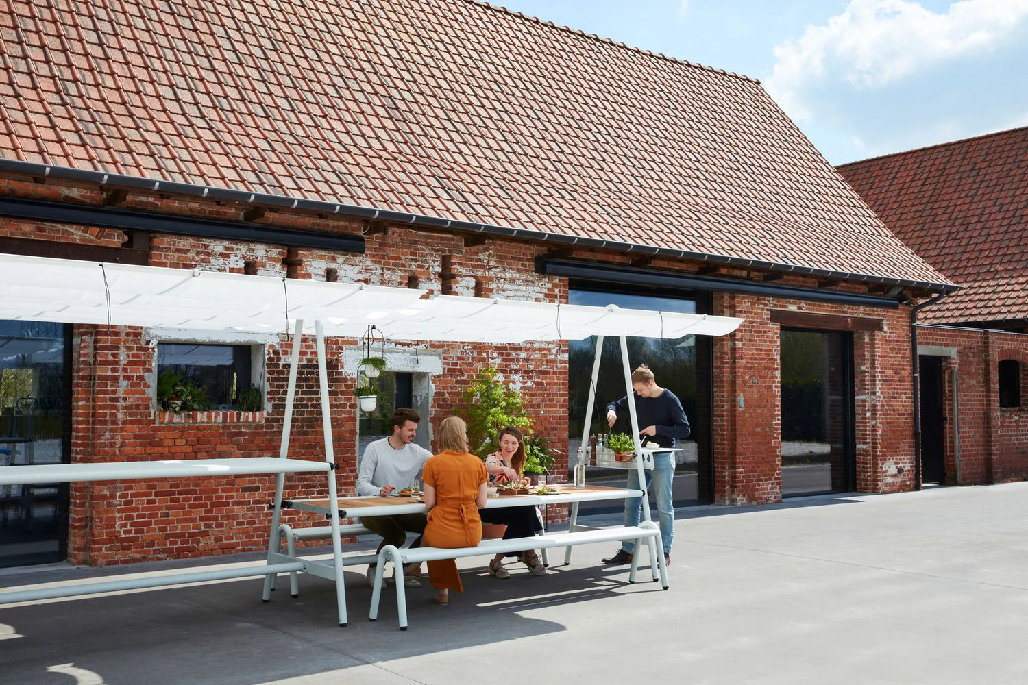 Amai Table