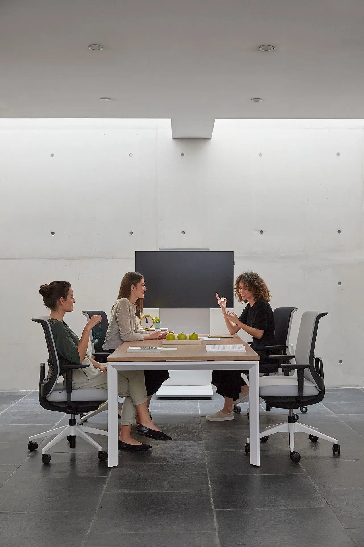 Vital Plus 60 Meeting Table