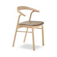 Siège En Makil Dans Une Chaise En Tissu