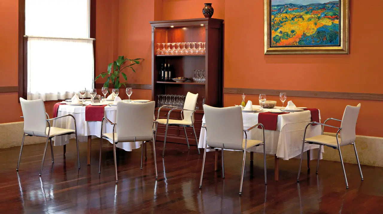 Ikara 4 Legs Upholstered with Armrest