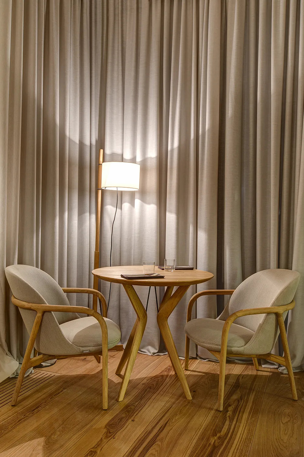 Lakri Round Table