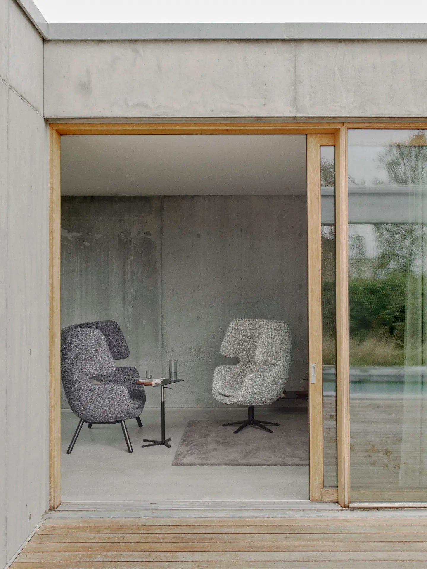 Moai Swivel Chair