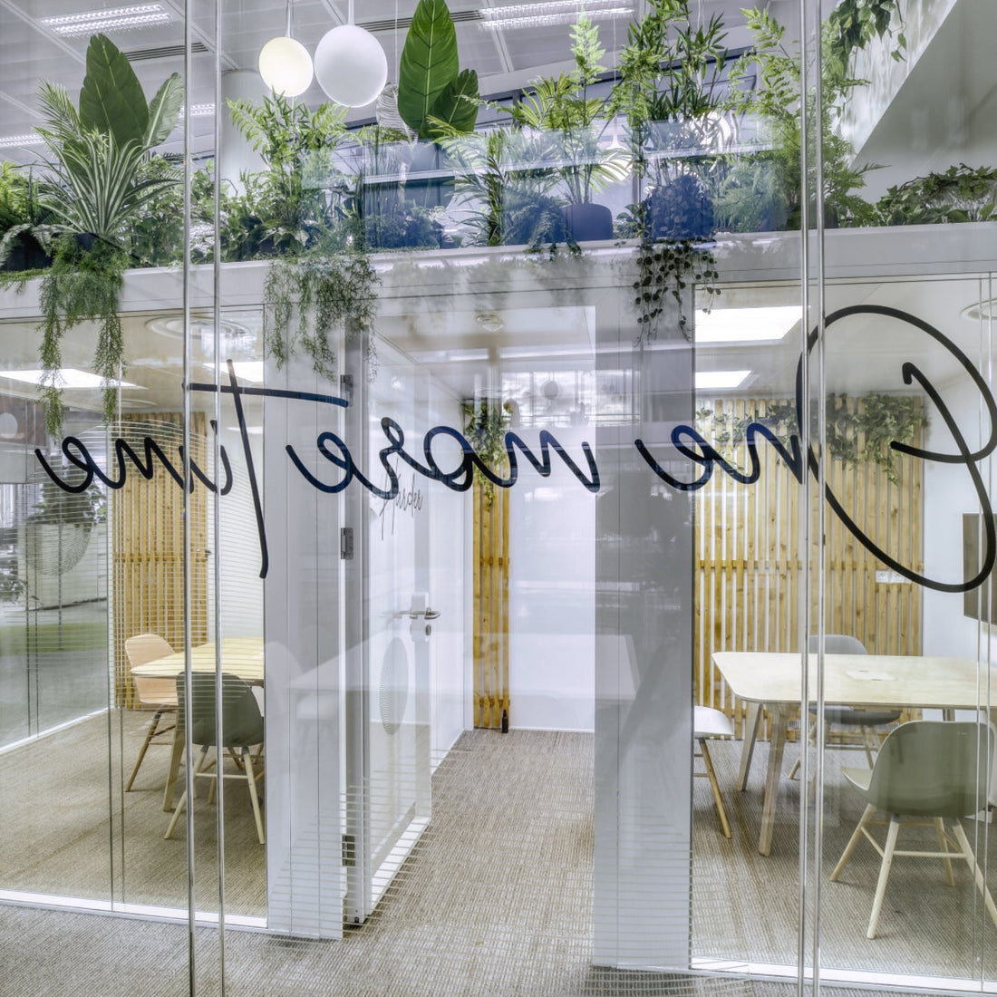 Modular office spaces in a modern office in Paris.